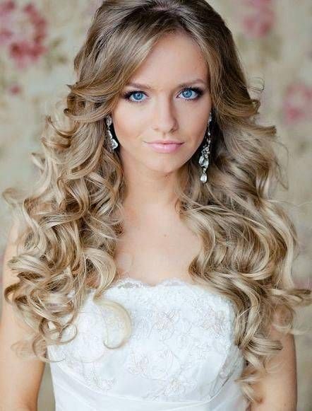 Why Loose Curly Hair is Perfect for Weddings | Curly wedding hair .