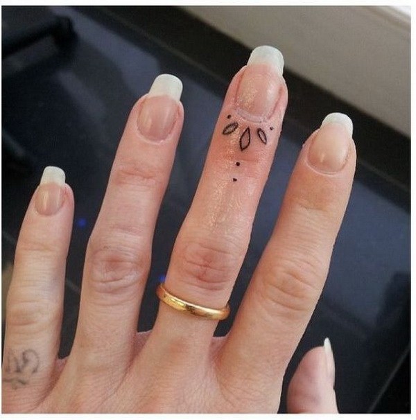 50 Beautiful Finger Tattoo for Women – Page 21 – Foliver bl