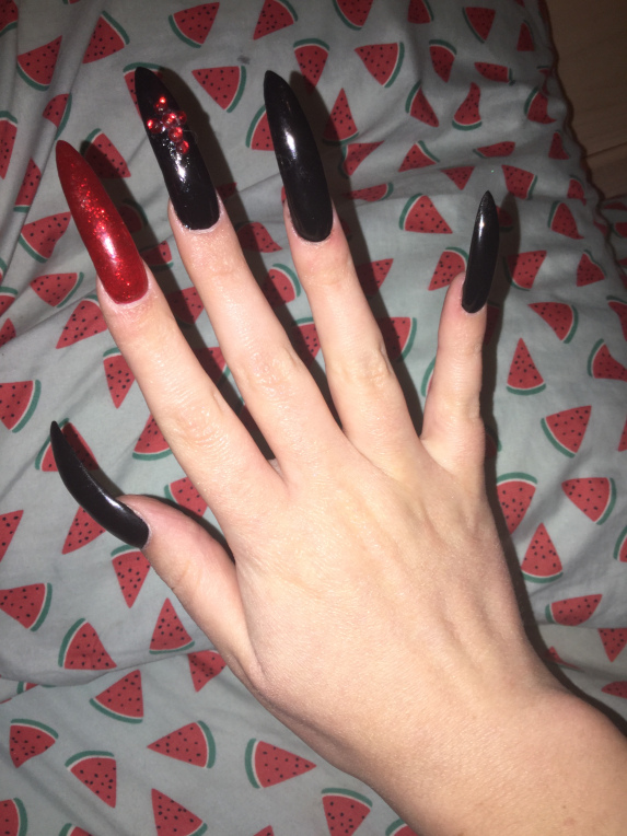 New Red Glitter & Black Nails | lifewithlilr