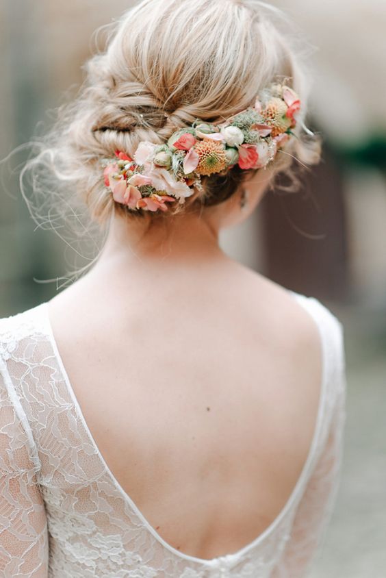 18 Super Romantic & Relaxed Summer Wedding Hairstyles | weddingsonli