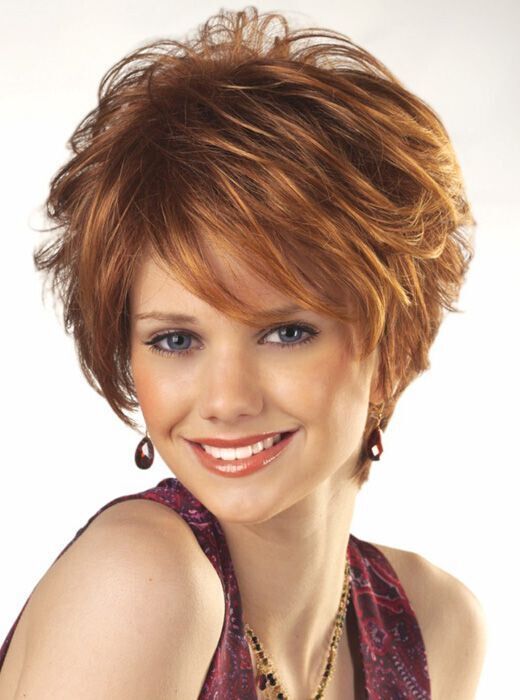 25 Youthful Short hairstyles for Women Over 40 [2020 Update