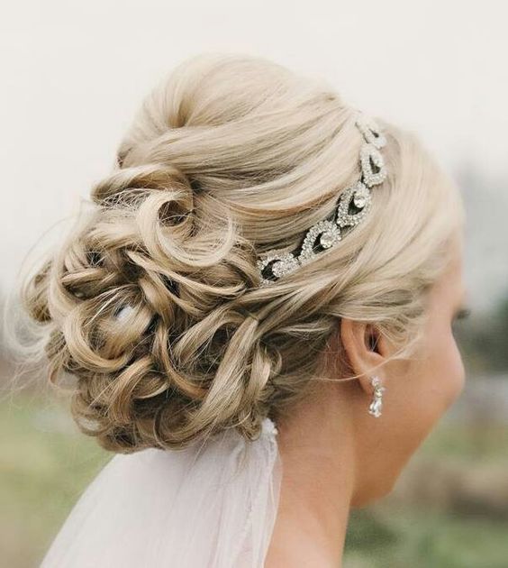 Wedding Hairstyles For Short Hair With Veil And Tiara | Bridal .