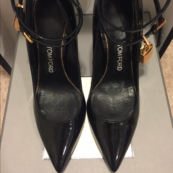 Tom Ford Shoes | Classic Ankle Lock Pointed Pumps | Poshma