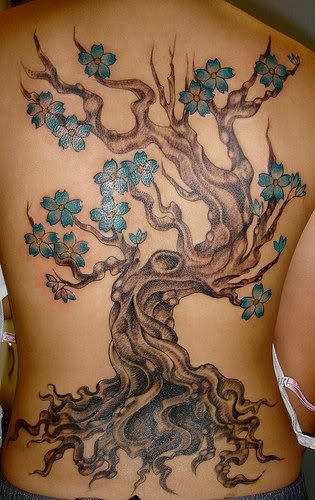 12 Ultra-prettty Tree Tattoos on Back | Idées tatouages | Tatouage .