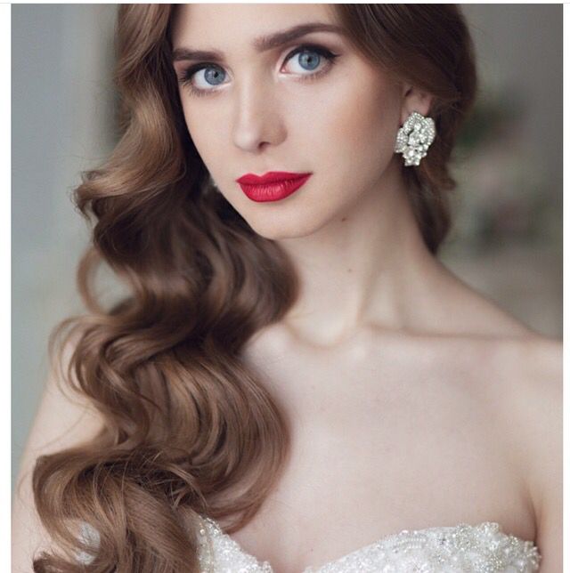 Vintage hairstyles, long waves, curls, wedding hairstyles .