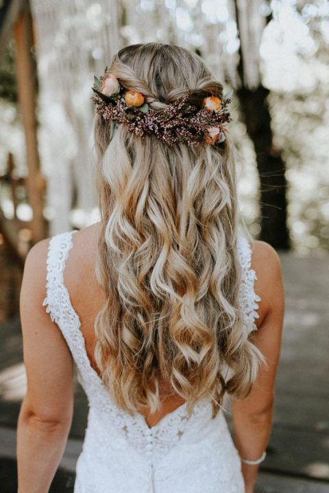 35 Beautiful Fall Wedding Hairstyles | HappyWedd.c