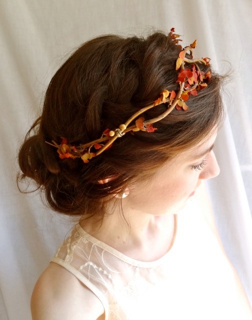 31 Feminine Fall Wedding Hairstyles - Weddingoman