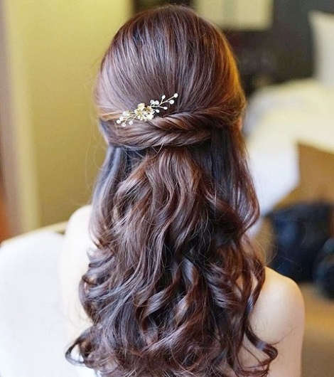 Stylish and easy hairstyle ideas for bridesmaids to try this .