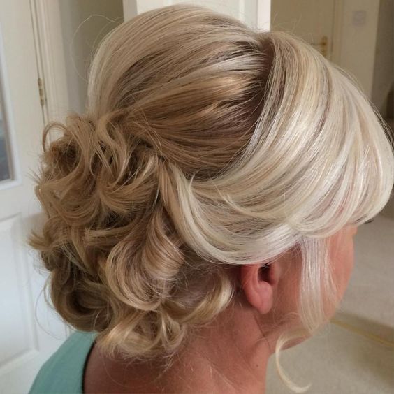 Gorgeous wedding hairstyles for the older women in your li