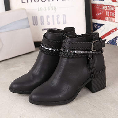 Ankle boots with buckles for women