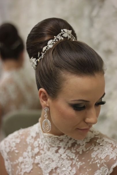 15 Beautiful High Bun Wedding Updo Hairstyles | Wedding hairstyles .