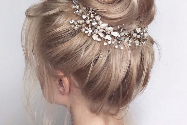20 High Bun Updo Wedding Hairstyles for Brides – Hi Miss Pu