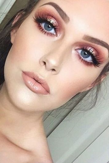 10 Christmas Makeup Ideas You Need To Copy - Society19 | Gold .