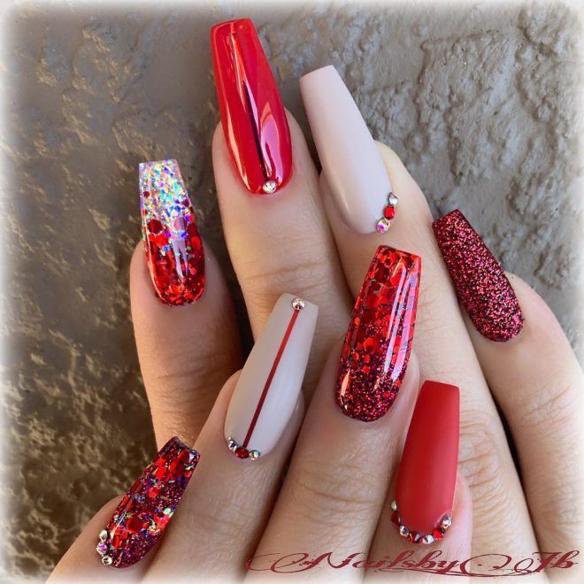 Amazing Red Glitter Christmas Nails! #christmasnails .