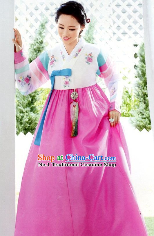 Best Korean Traditional Clothes in 2020 | Traditional outfits .