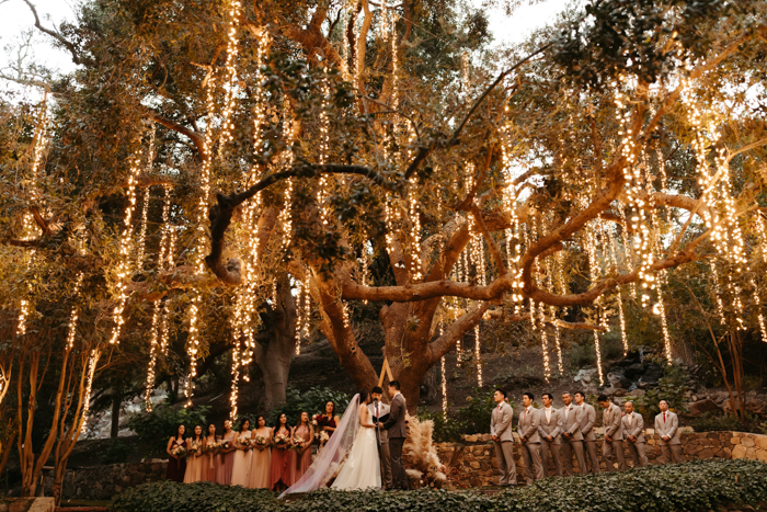 9 Romantic Wedding Ideas Straight Out of a Fairy Tale | Junebug .
