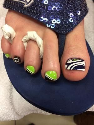10 best images about Seahawk Nail Designs on Pinterest | Pedicures .