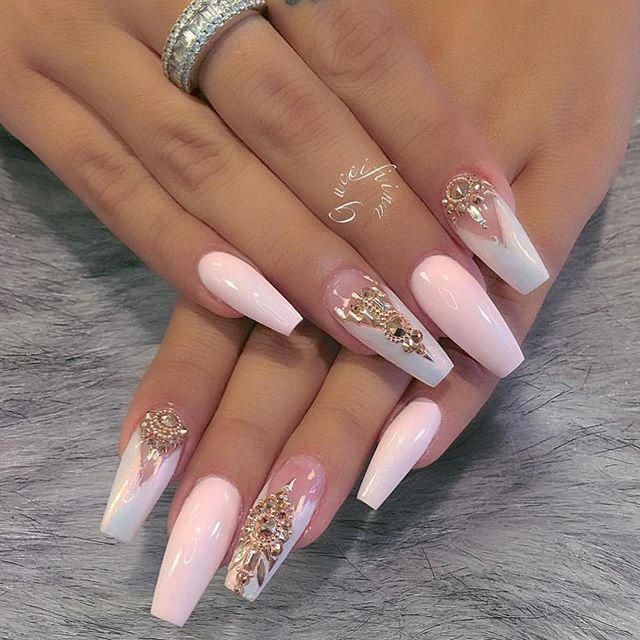 fiina_naillounge #acrylicnaildesigns | Gucci nails, Gorgeous nails .