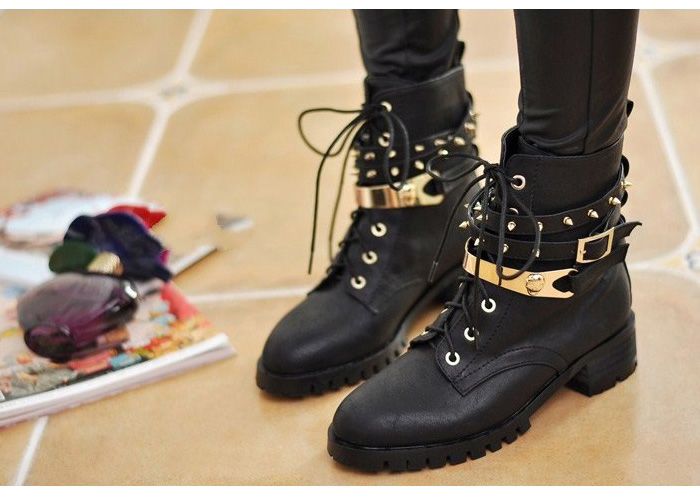 Boots with studs for women