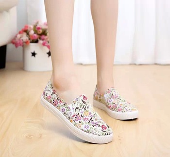 Wholesale printed canvas shoes female shoes casual shoes for women .