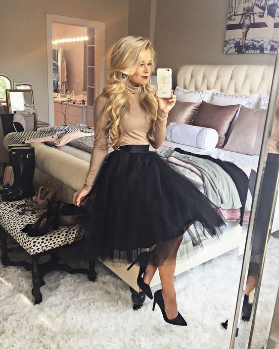 Christmas Party Idea! Tulle Skirt Outfit. TheChicFind.com | Tulle .