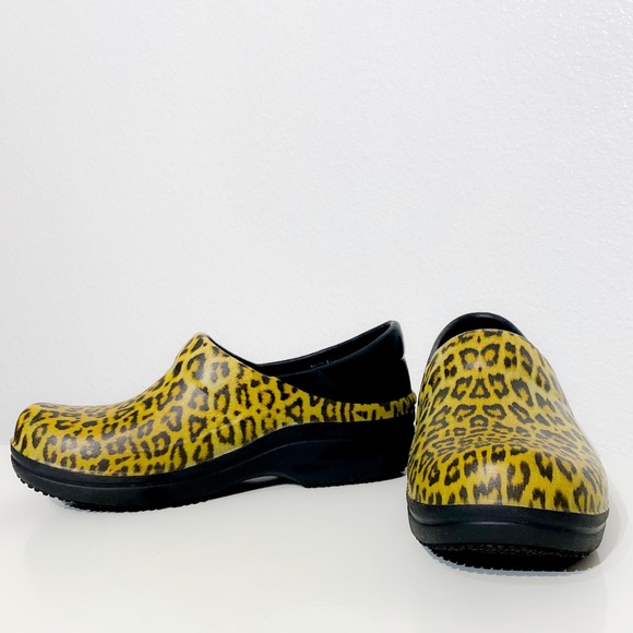 CROCS Shoes | Freesail Leopard Clogs For Ladies Sz 9 | Poshma