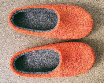 SALE 25% Felt slippers/ Wool slippers/ women's slippers in size uk .
