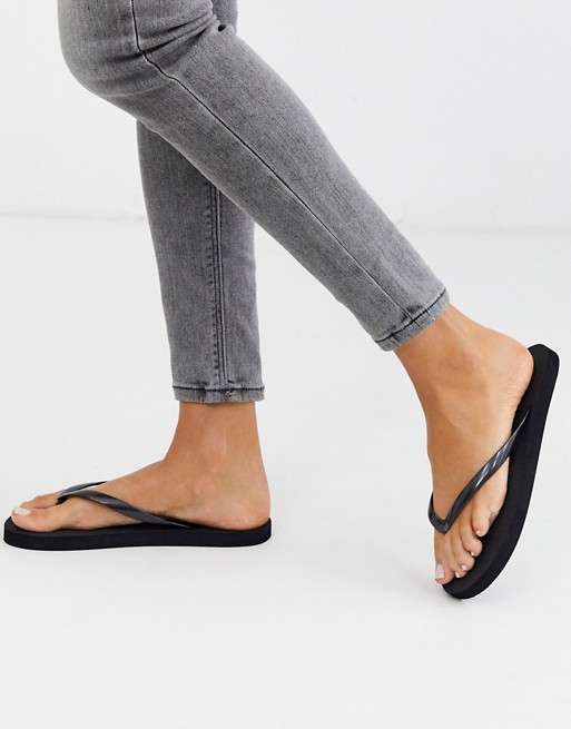 ASOS DESIGN Filter flip flops in black | AS