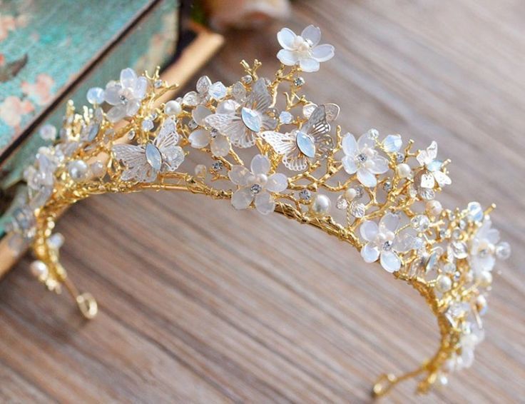 Blossoms #brew #gold #gold jewelery # headgear #tiara #blooming .