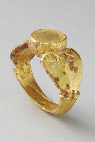 ROMAN GOLD RING DATE: 3rd Century AD CULTURE: Roman CATEGORY .
