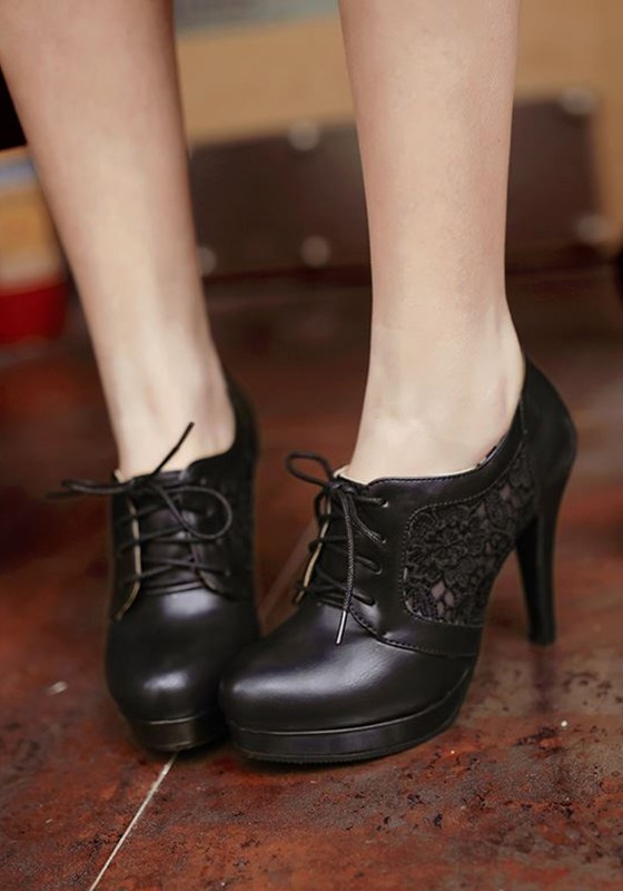 Black Round Toe Stiletto Hollow-out Lace-up High-Heeled Shoes .