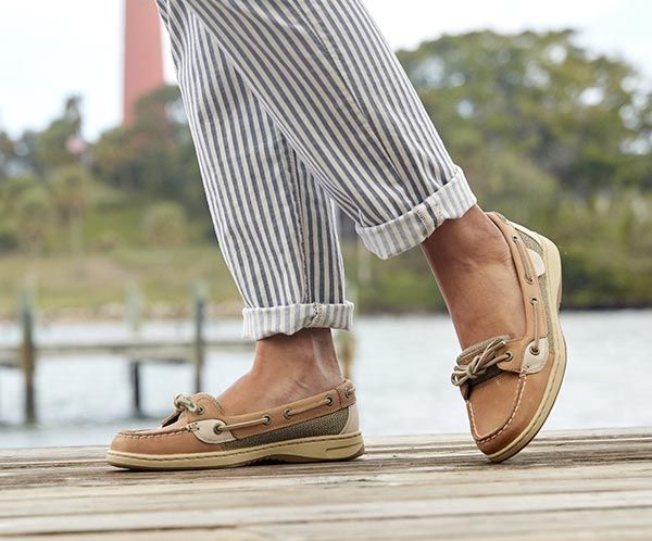 Boat shoes in 2020 | Boat shoes outfit women, Womens boat shoes .