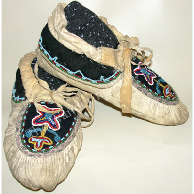 Antique Moccasins: Montaignais Naskapi (beade