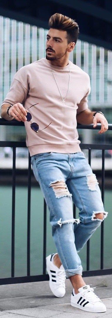 15 Holiday Outfit Ideas For Men On Budget | White sneakers men .