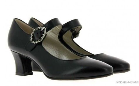 Traditional pumps for women | Black pumps heels, Kitten heel pumps .