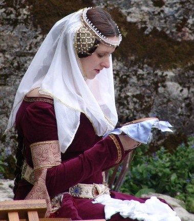 circlet and veil | Medieval fashion, Medieval hats, Medieval clothi