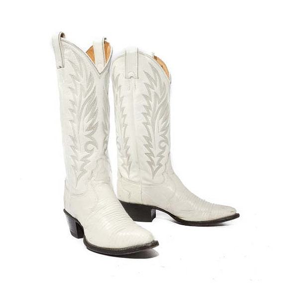 Vintage Women's Cowboy Boots by Justin White by RabbitHouseVintage .