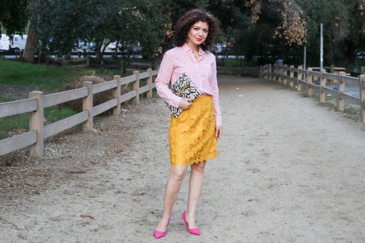 Mustard and Pink: A New and Eye-Catching Outfit Color Combinati